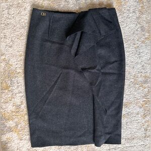 Carolina Herrera CHCH Wool grey pencil skirt with ruffle detail
